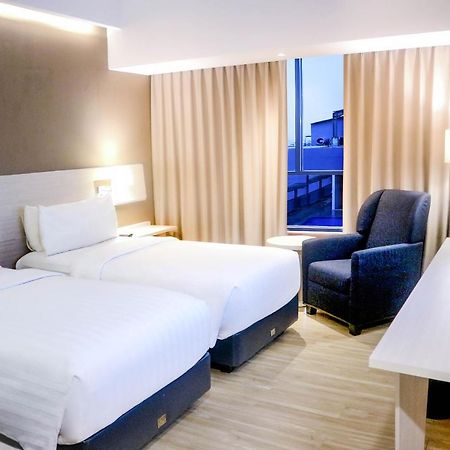 ฮาร์เปอร์ ปาเลมบัง บาย แอสตัน Hotel ภายนอก รูปภาพ